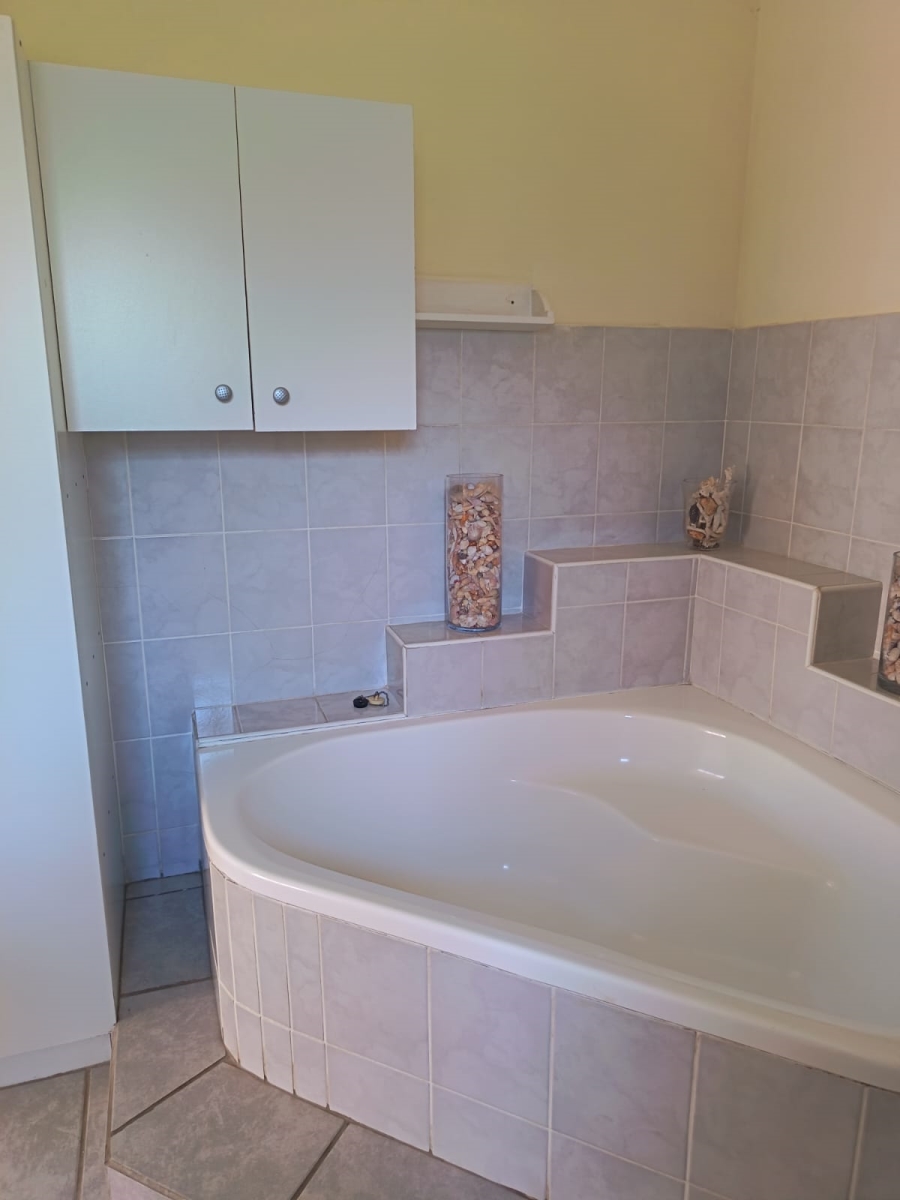 To Let 2 Bedroom Property for Rent in Wavecrest Eastern Cape